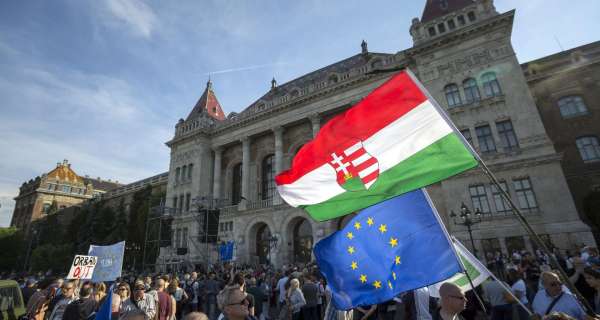 Anti-homowet Hongarije is een EU-hoax?